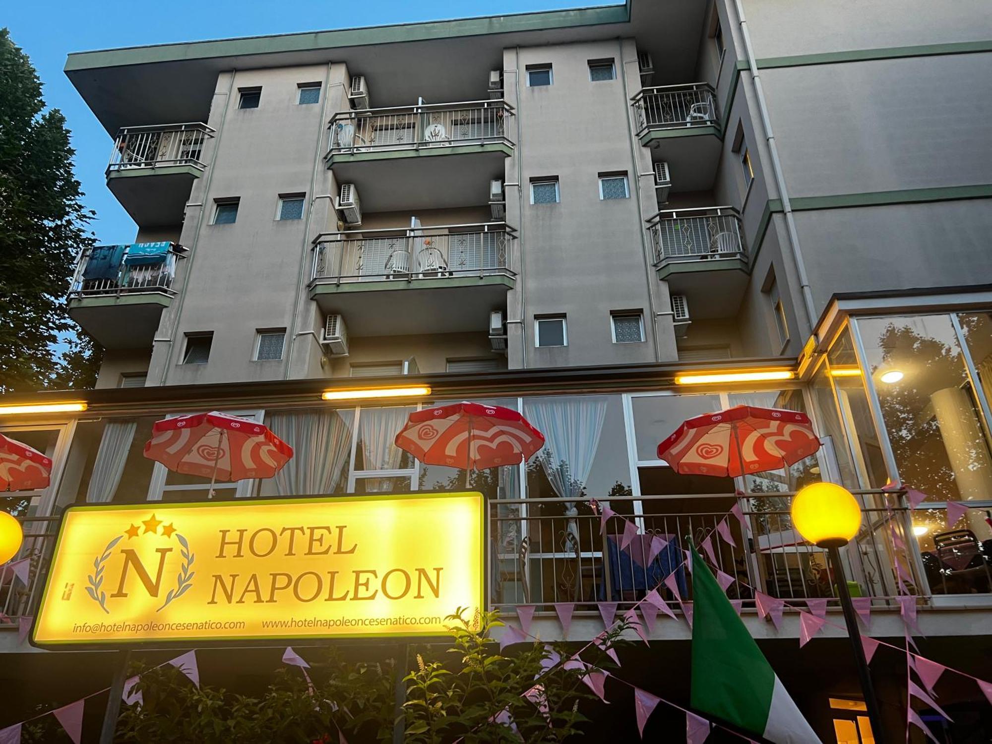 Hotel Napoleon 切塞纳蒂科 外观 照片