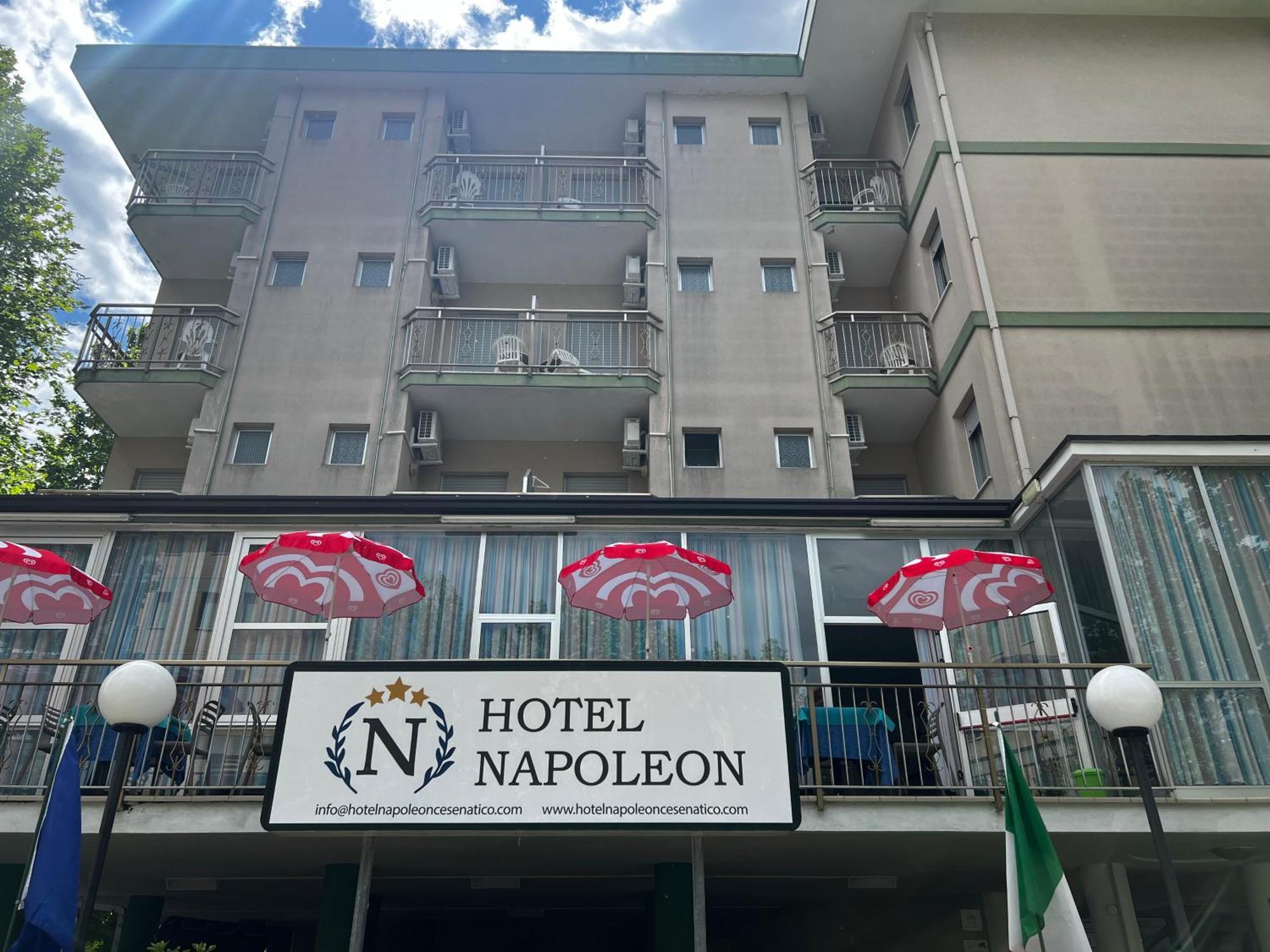 Hotel Napoleon 切塞纳蒂科 外观 照片