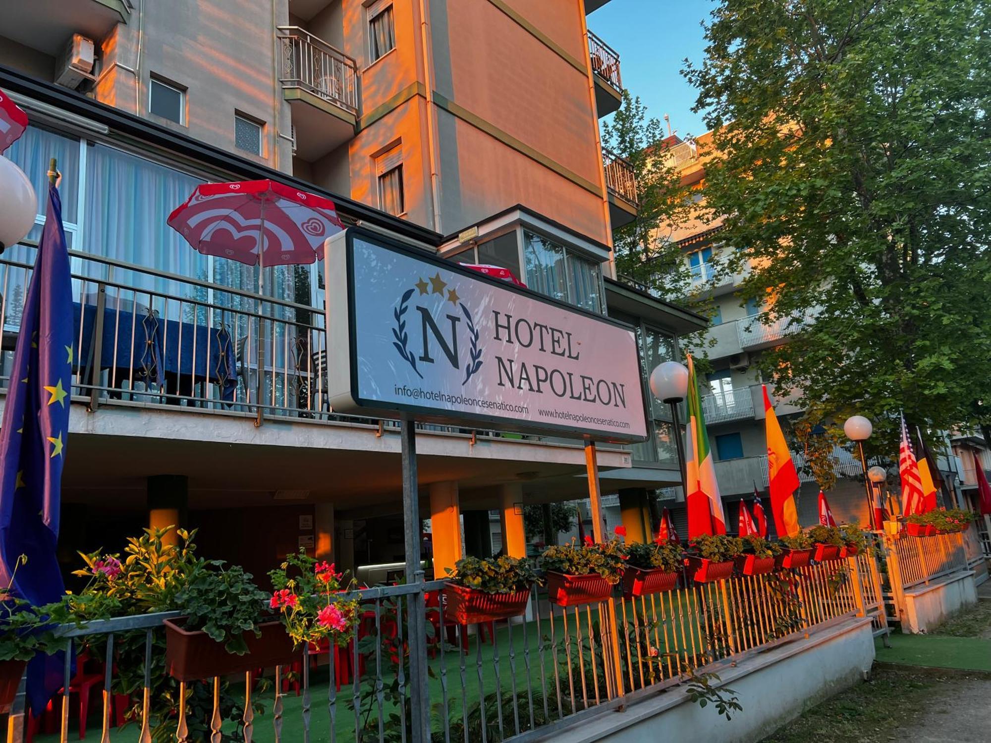 Hotel Napoleon 切塞纳蒂科 外观 照片